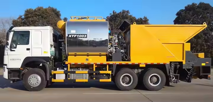 Hot Selling 6m3 Asphalt Crack Sealing Xtf1003 Road Machinery