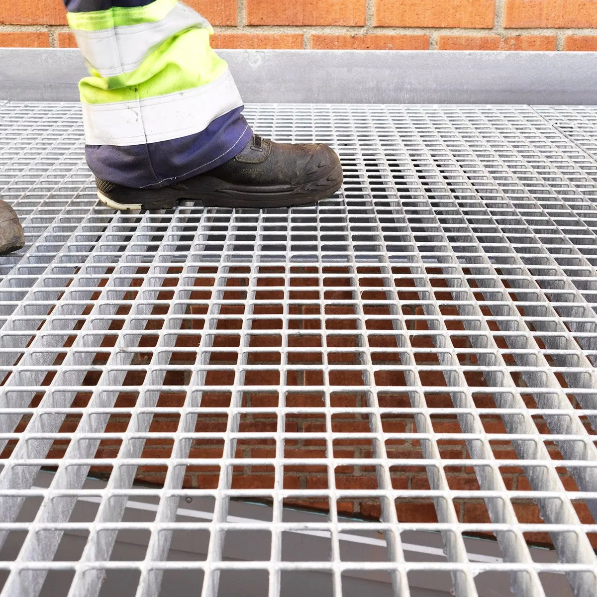 Hot Dipped Galvanized Stair Nosing Grating Outdoor Staircase Steel Bar Grating for Trench Cover Drain Grate Floor Grate Manhole Cover Platform Steel Grating