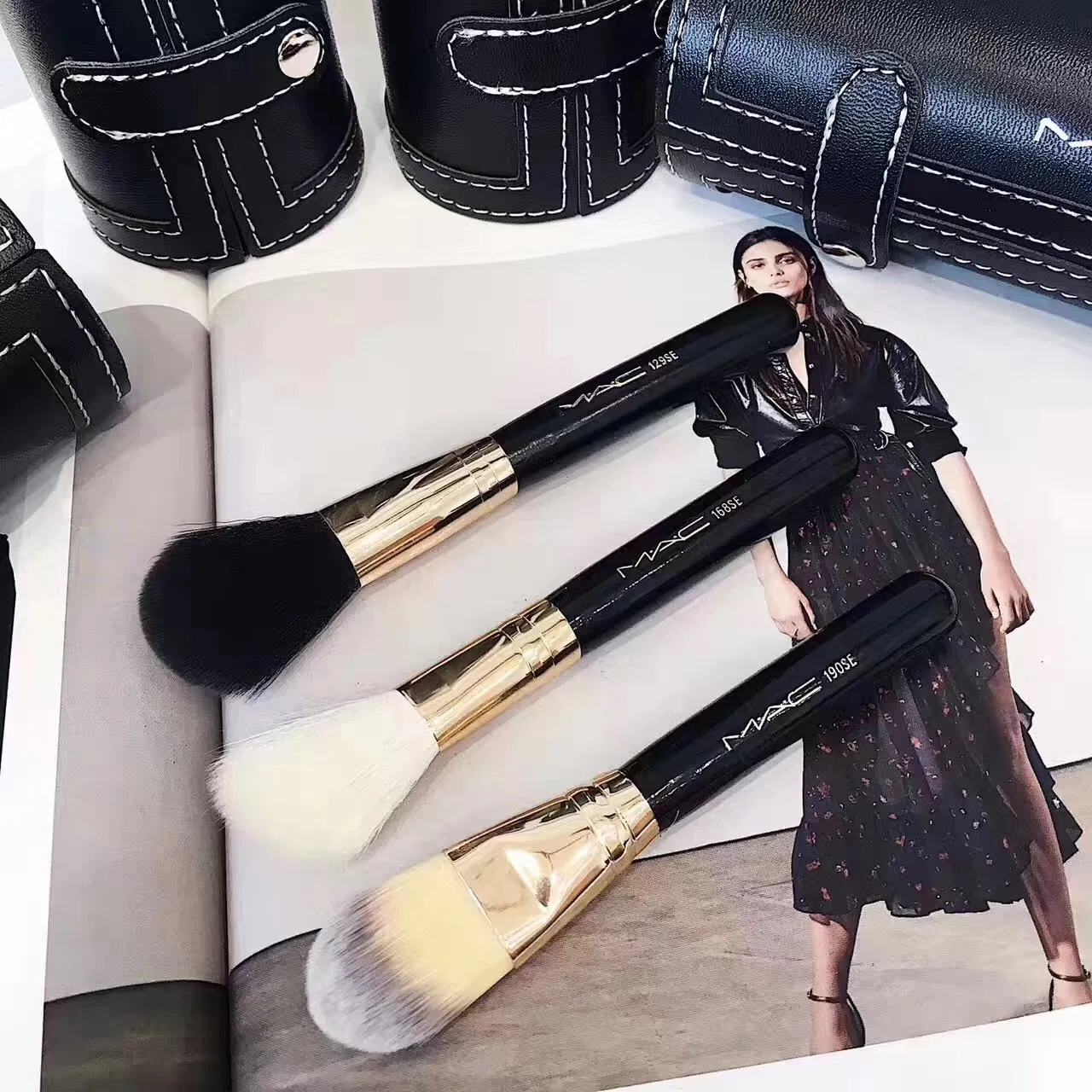 9PCS Black Colors Makeup Brushes Black Wooden Handle in Mirror Bucket