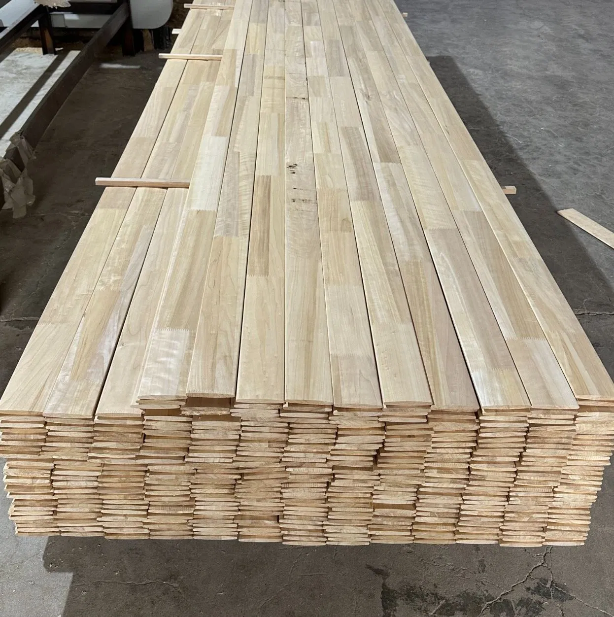 Radiata Pine Finger Jointed Boards Paulownia Wood Building Materials Mouldings Production 16FT 20FT