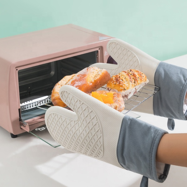 Premium Non-Slip Silicone Oven Mitts with Comfortable Quilted Liner