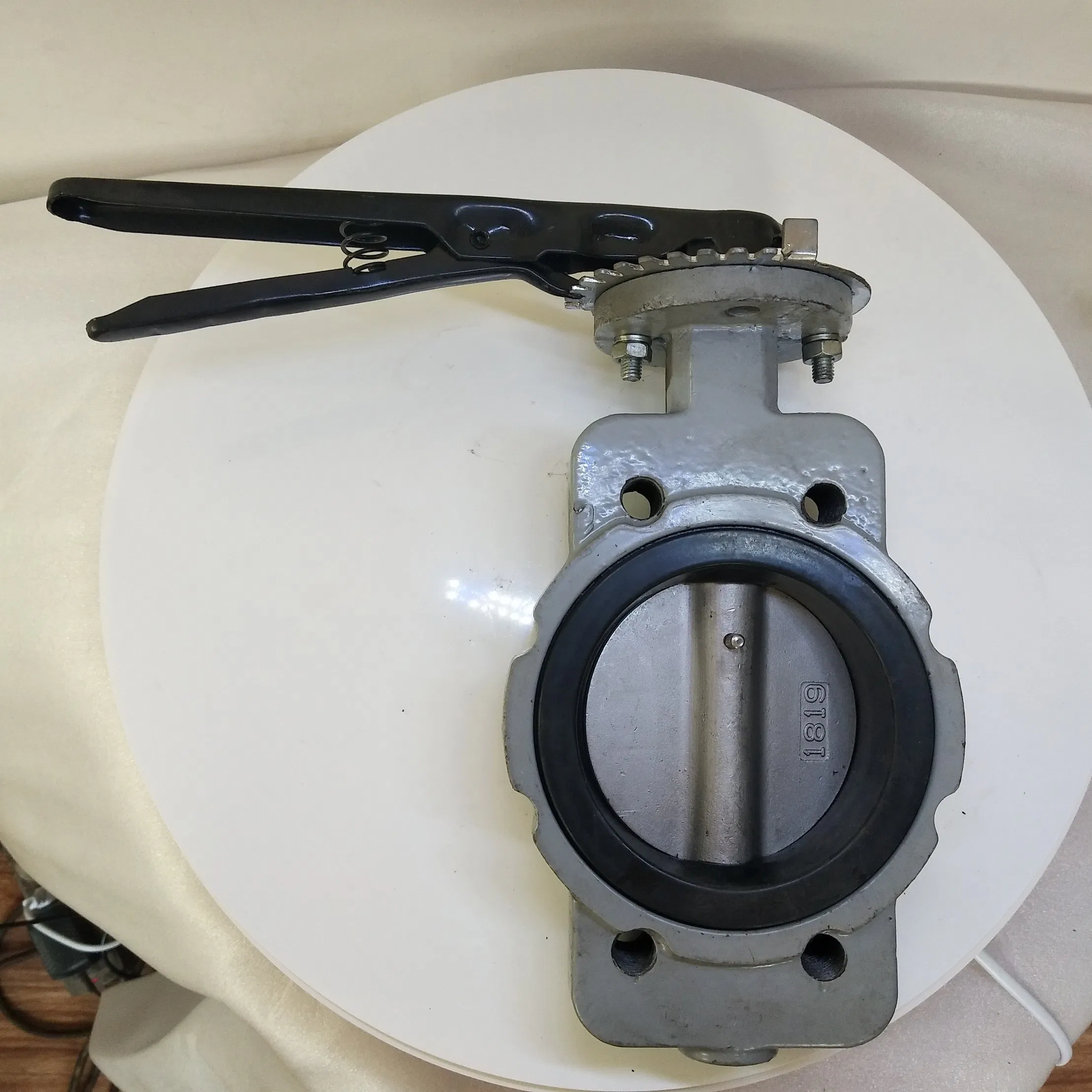 Pn10 Pn16 NBR EPDM Seated Semi-Lug Butterfly Valve 