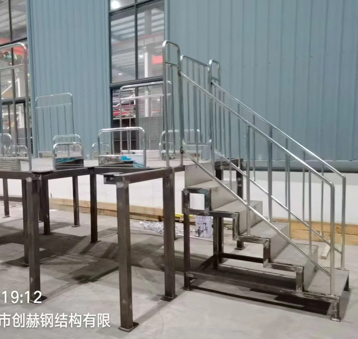 China Factory Newel Posts Hot-Rolled Section Staircases for Warehousing and Logistics Center