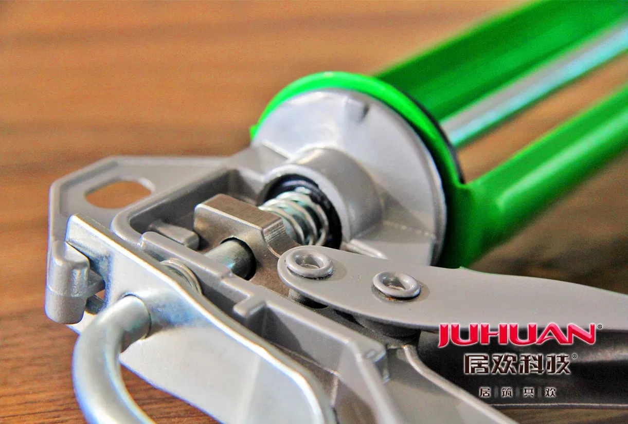 Silicone Caulking Gun to Fill Gap