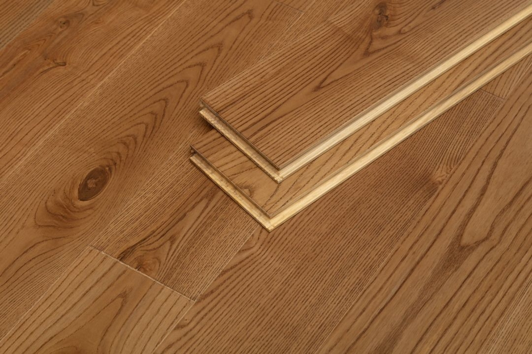 Luxury Wood Flooring Oak Solid Hardwood Flooring Design White Oak Carton + Wood Pallet Parquet Versailles for Residential Building