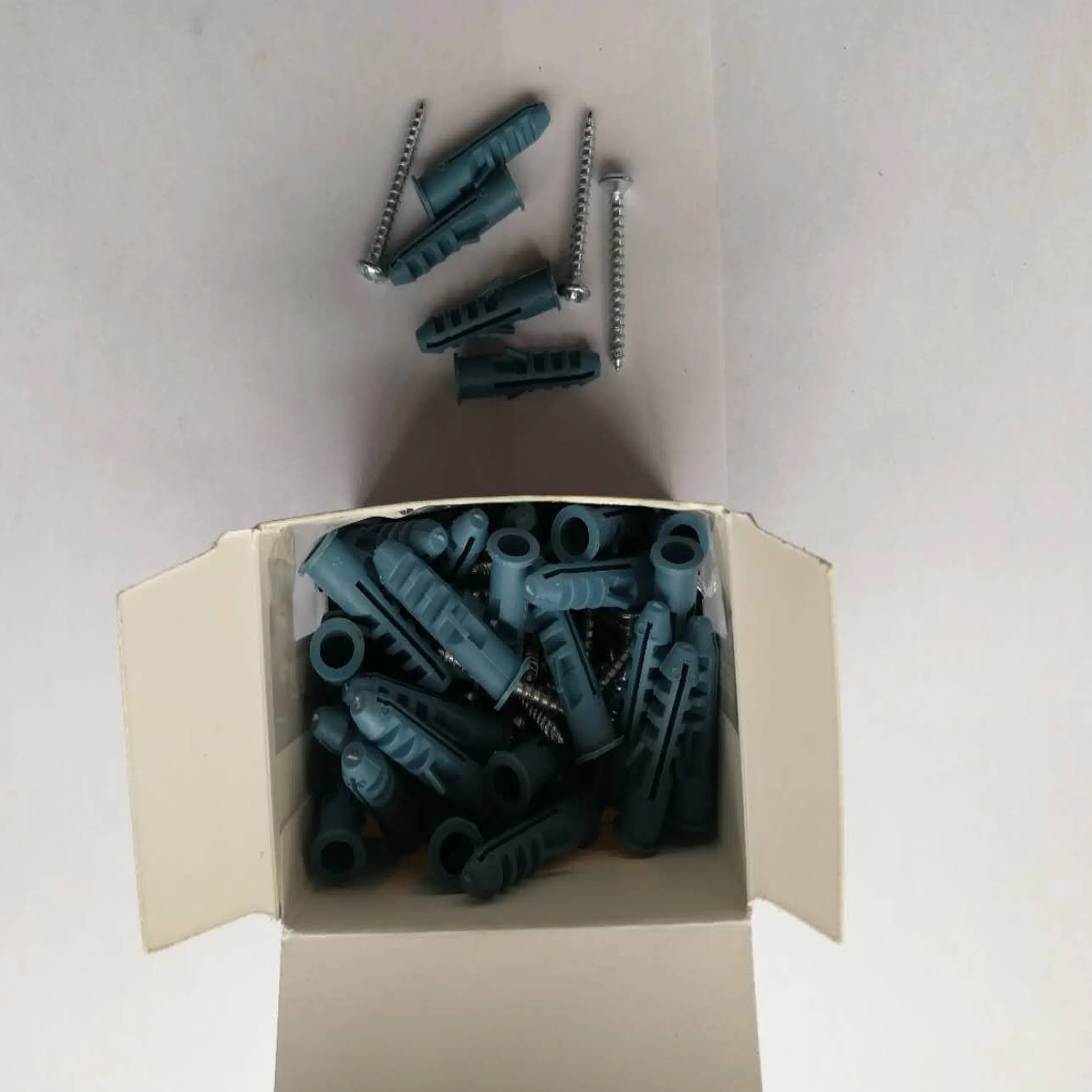 En08 M8 Plastic Expansion Bolt and Screw Anchor Shell