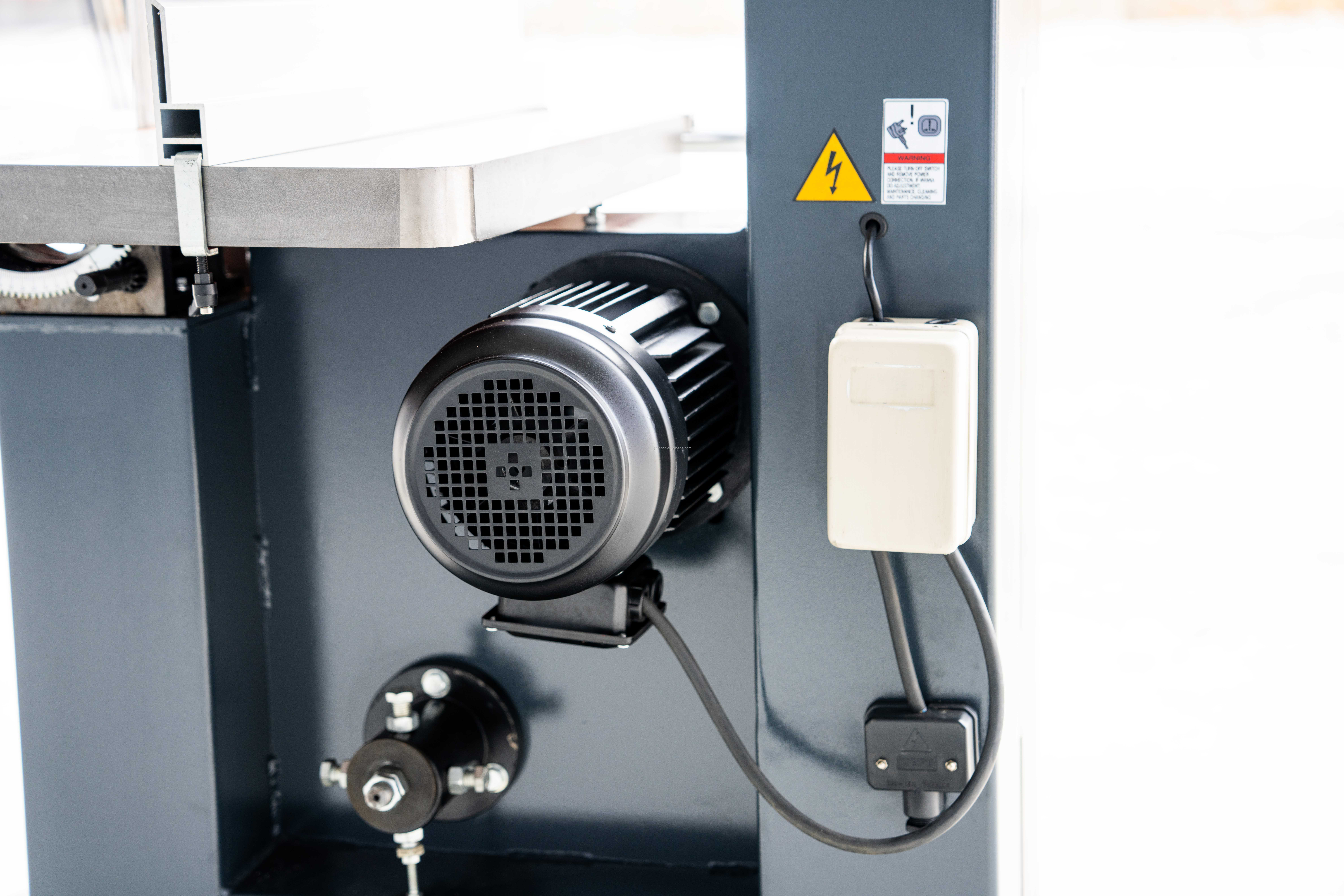 Станок ленточнопильный вертикальный по дереву 398 мм