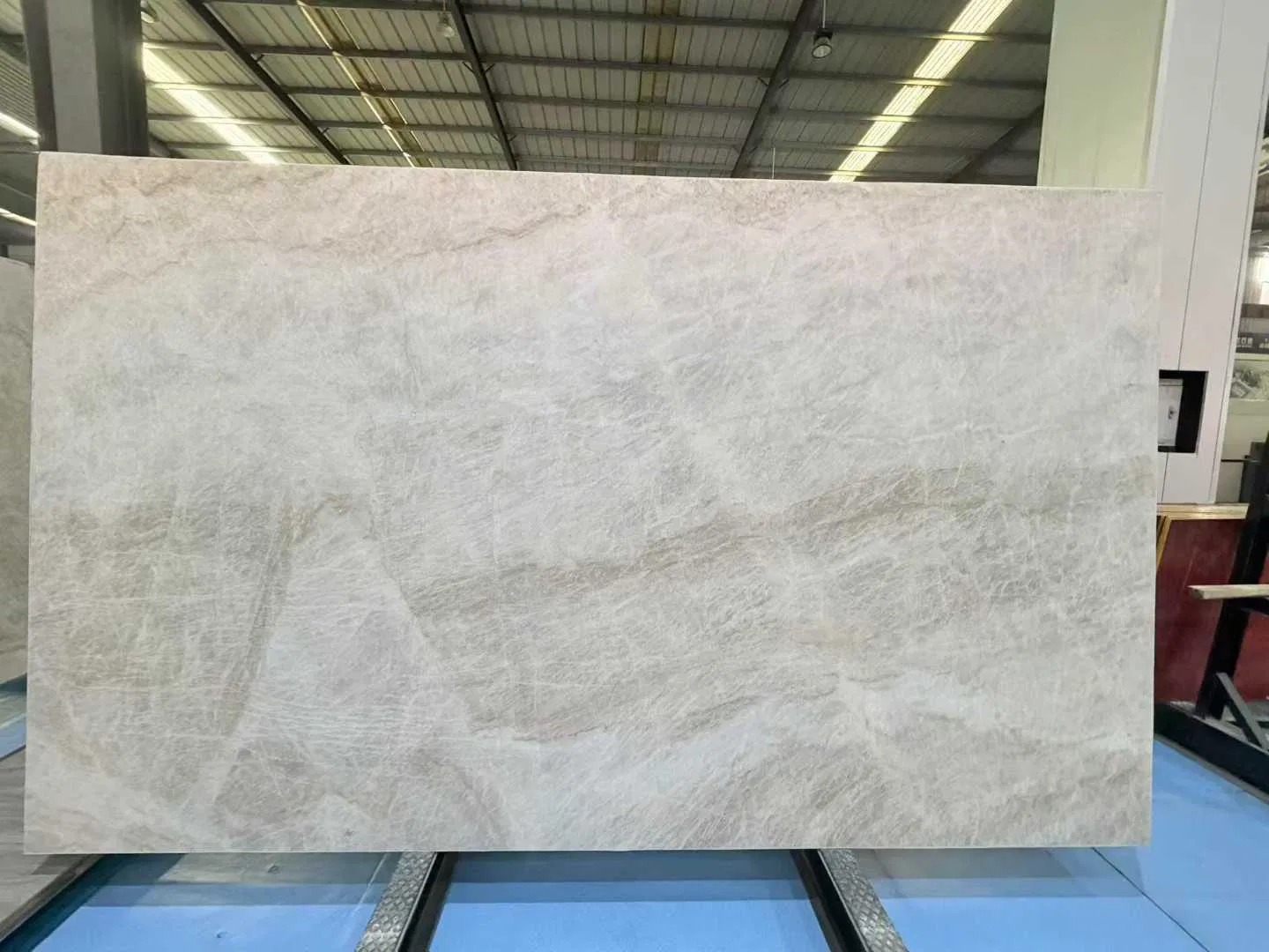 Luxury Cream/Beige Quartzite Taj Mahal Quartzite Countertop Slab