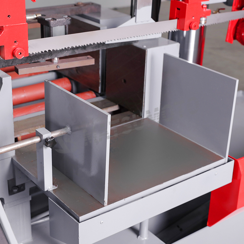 Ленточная пила по металлу горизонтальная автоматическая