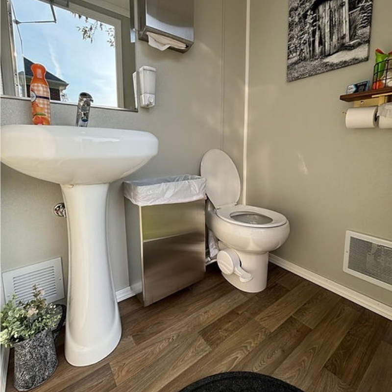 Customized Mobile Office with Kitchen and Bathroom for Sale