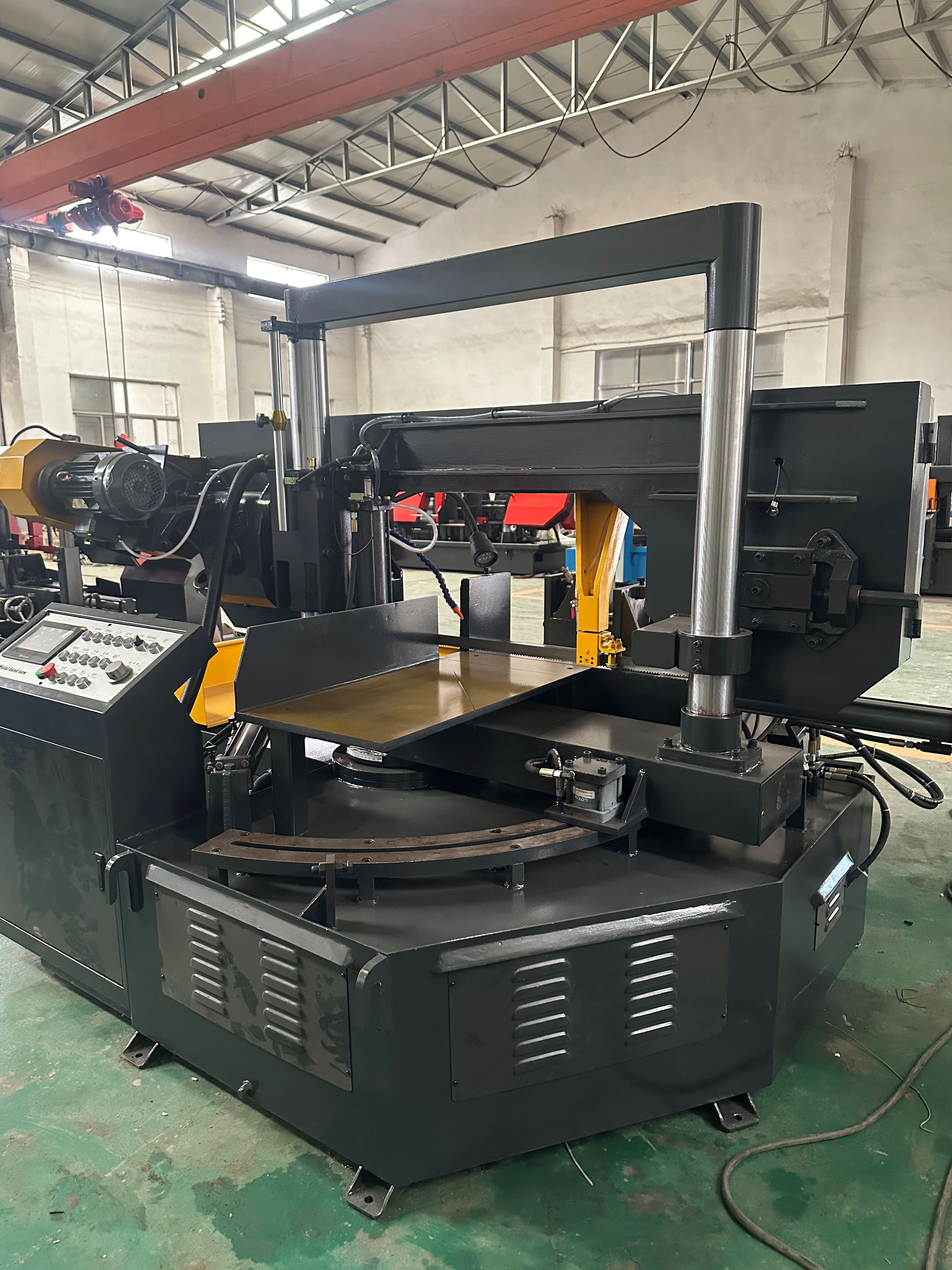 Станок ленточнопильный вертикальный автоматический по алюминию