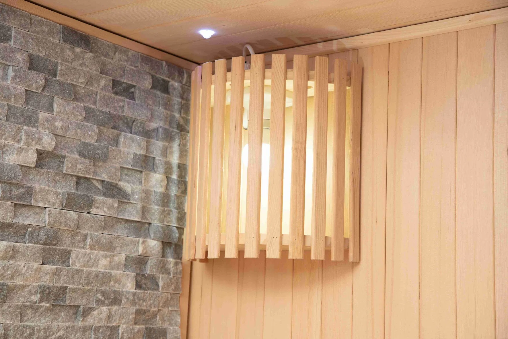 All-Wood Indoor Sauna Room Solid Wood Construction with Complete Health Facilities