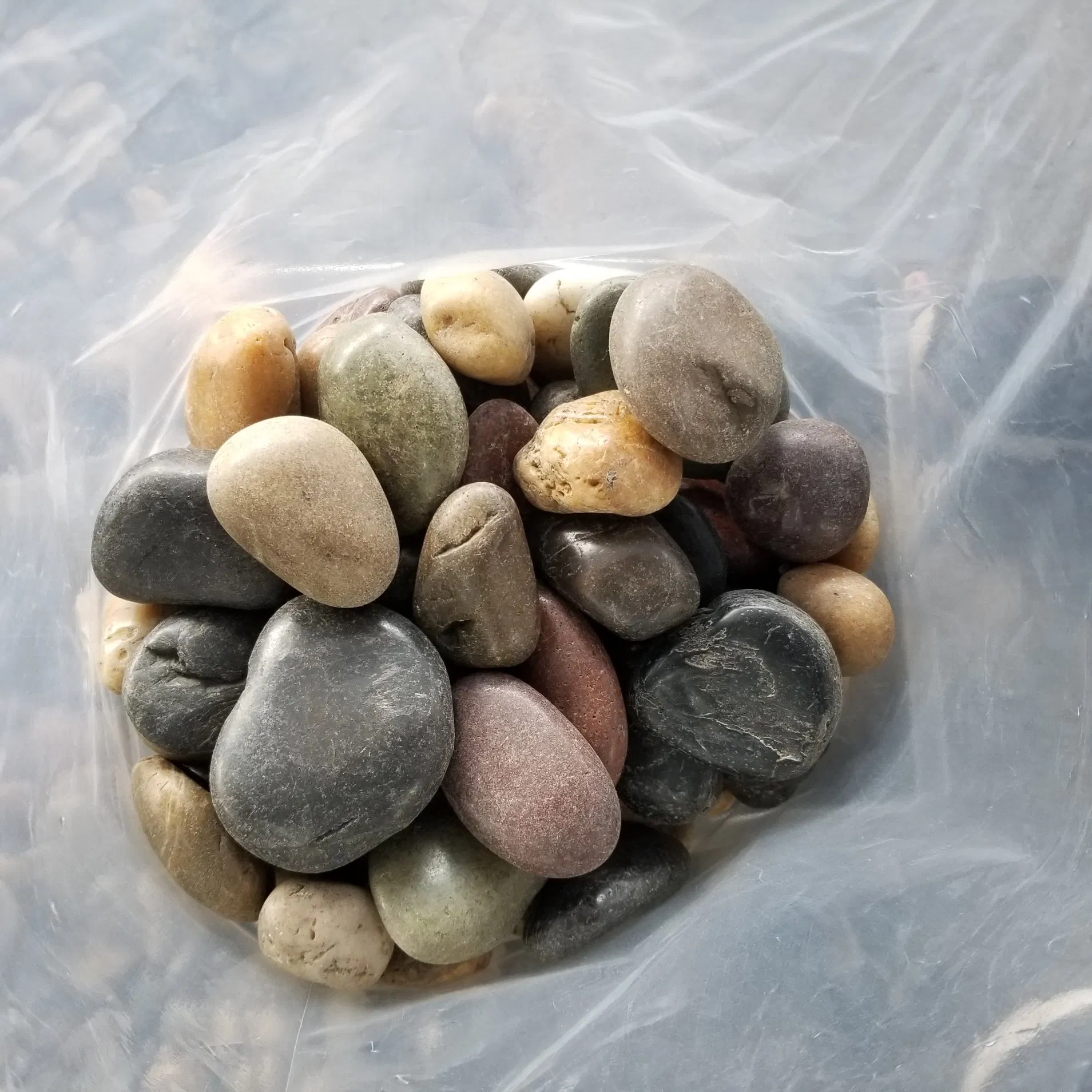 High Quality Black White Beige Polished River Pebble Stone for Garden, Landscaping