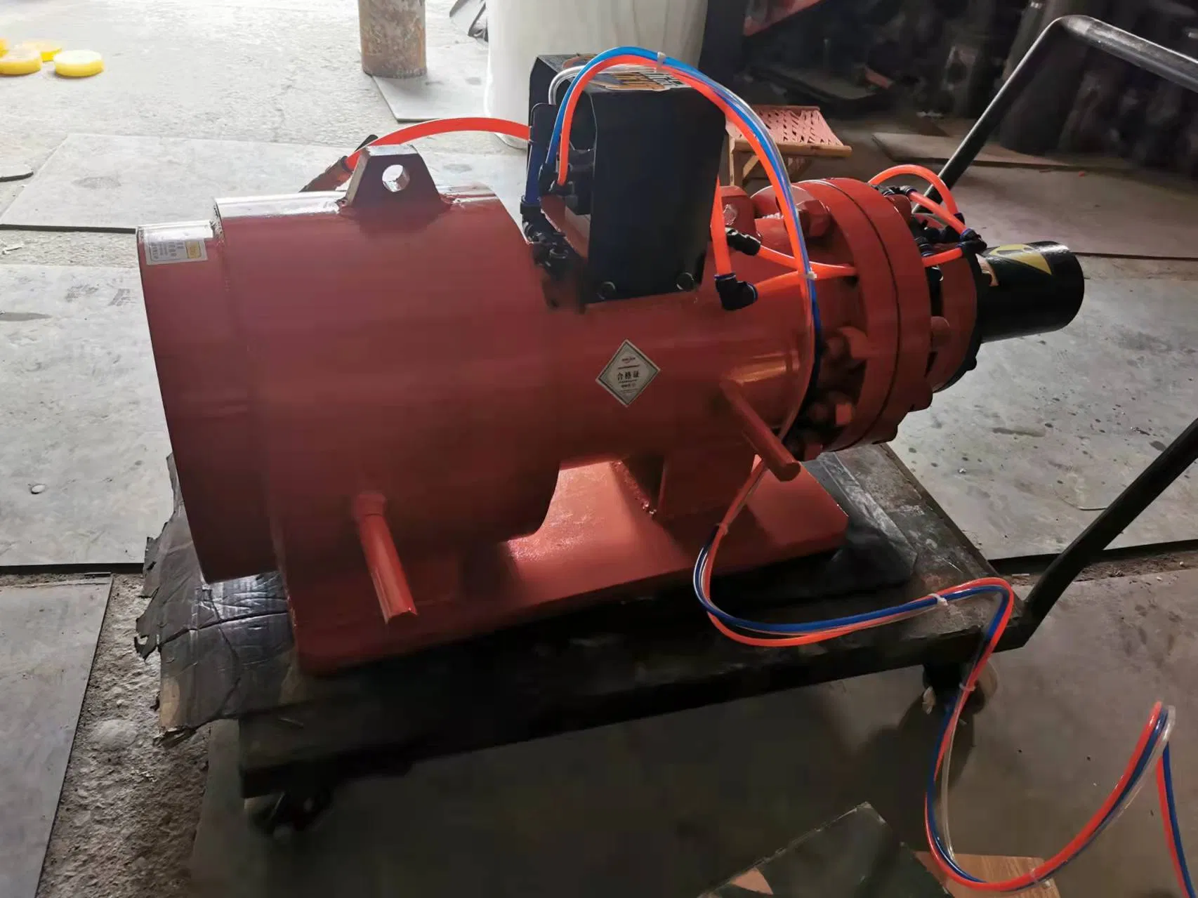 Пневматический молот для удаления литников