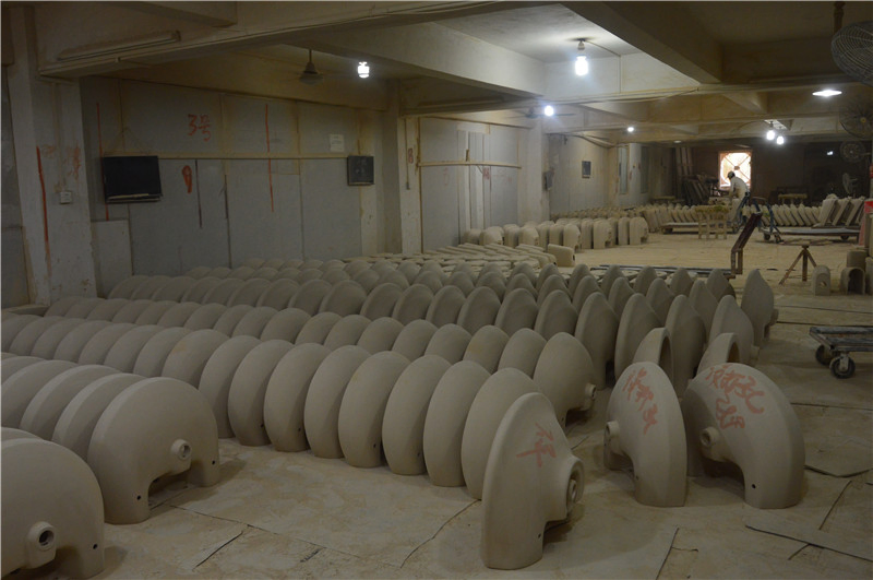 Cheap Price Environmental Protection Sanitary Ware Porcelain Squatting Squat Toilet (PL-P306)