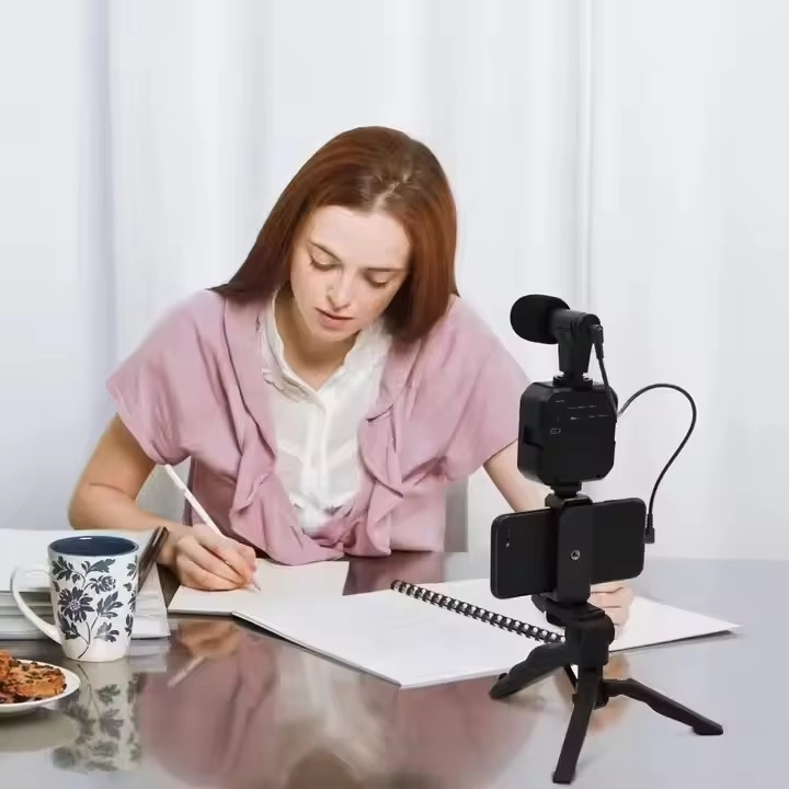 Комплект для видеосъемки с моноподом, светом и микрофоном