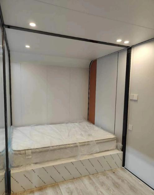 Prefabricated Capsule House Prefab Container Apple Pod Australia Steel Structure Tiny Luxury Camp