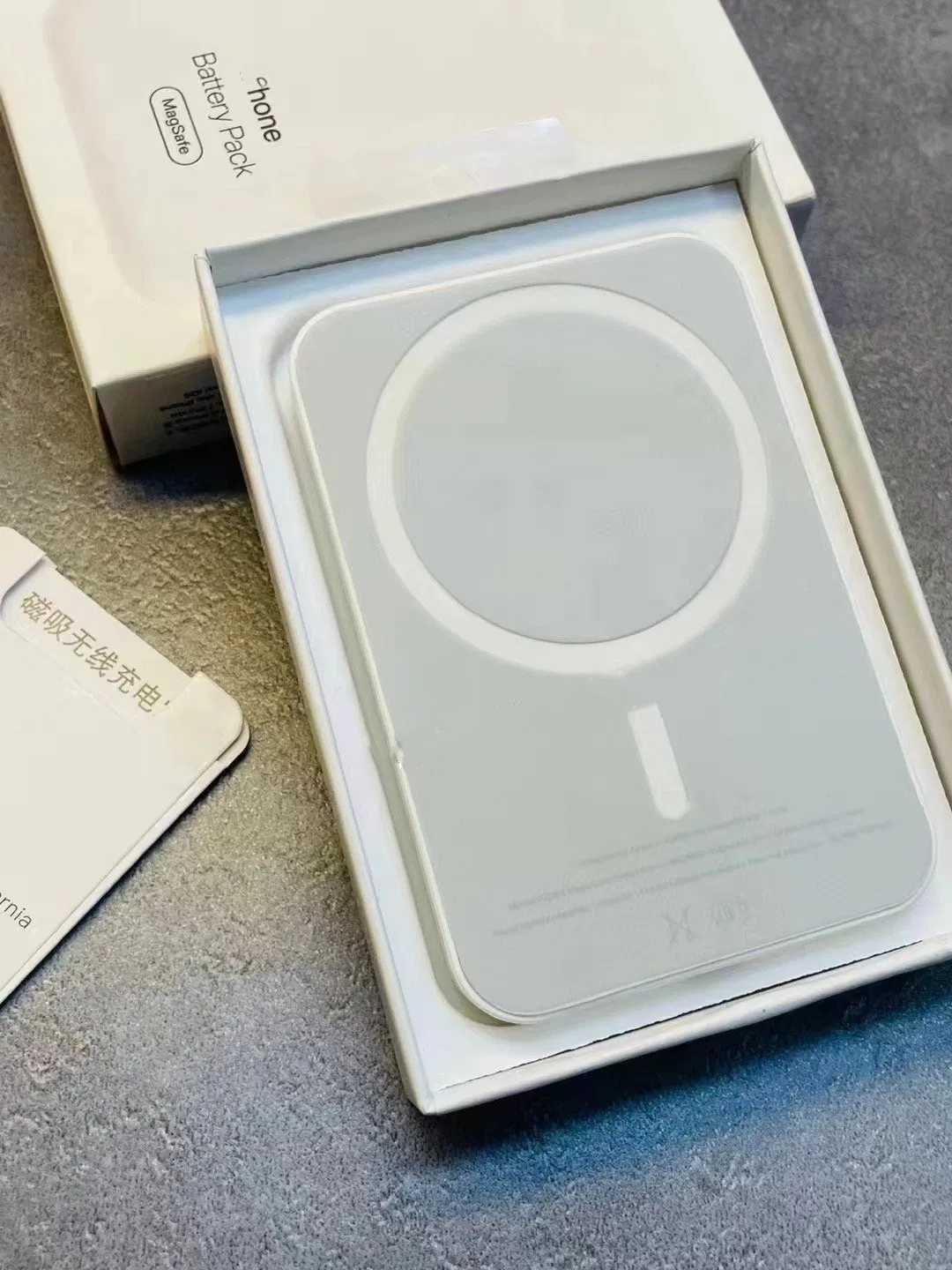 Магнитный пауэрбанк Magsafe 5000 мАч для iPhone 12-16