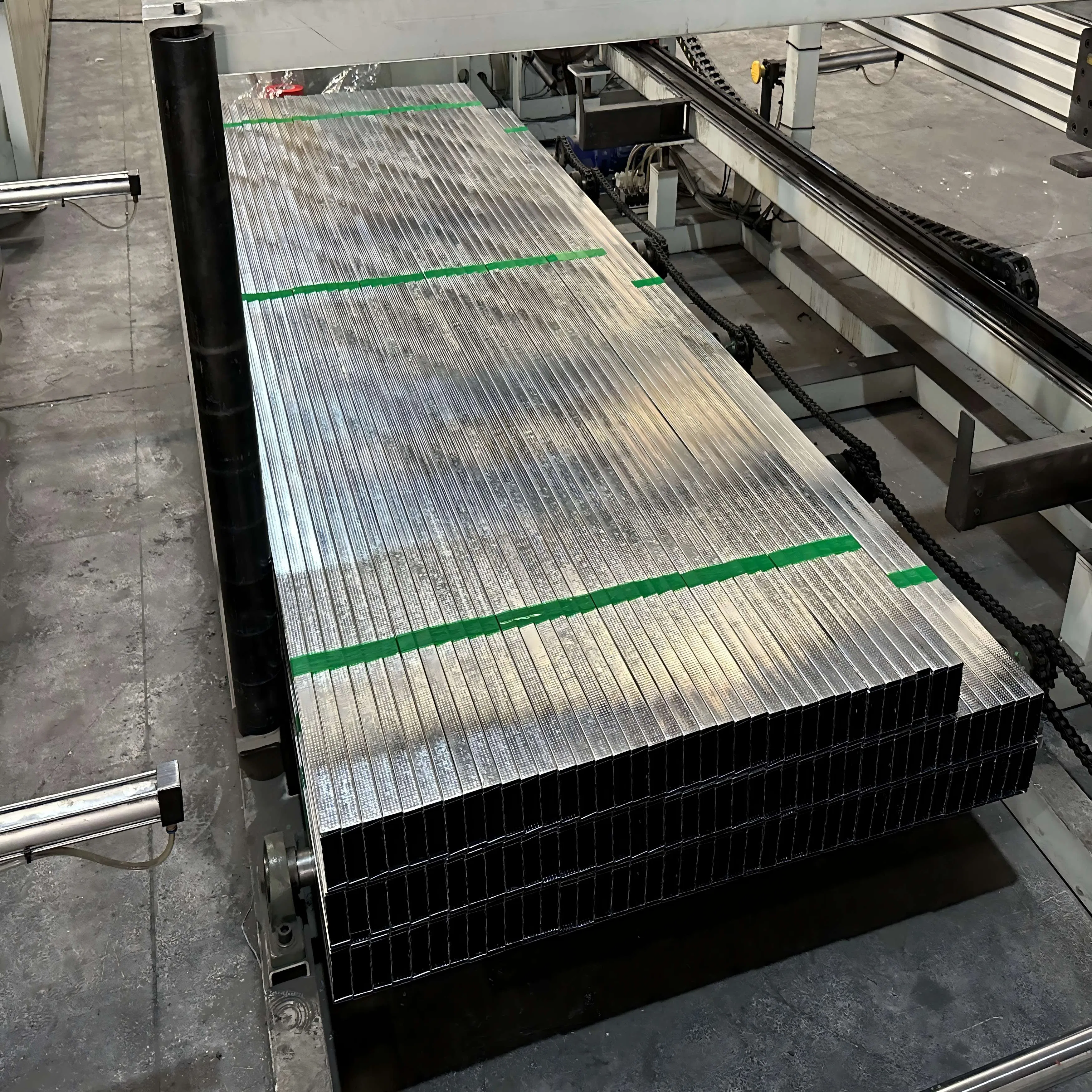 Versatile Cross Runner, Channel for Steel Profile and Furring Channel