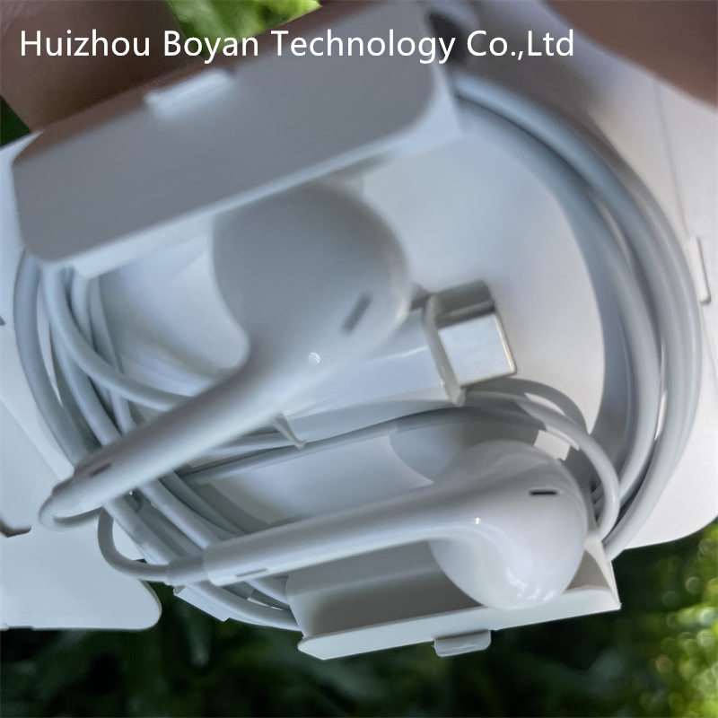 Наушники Earpods с разъемом Lightning