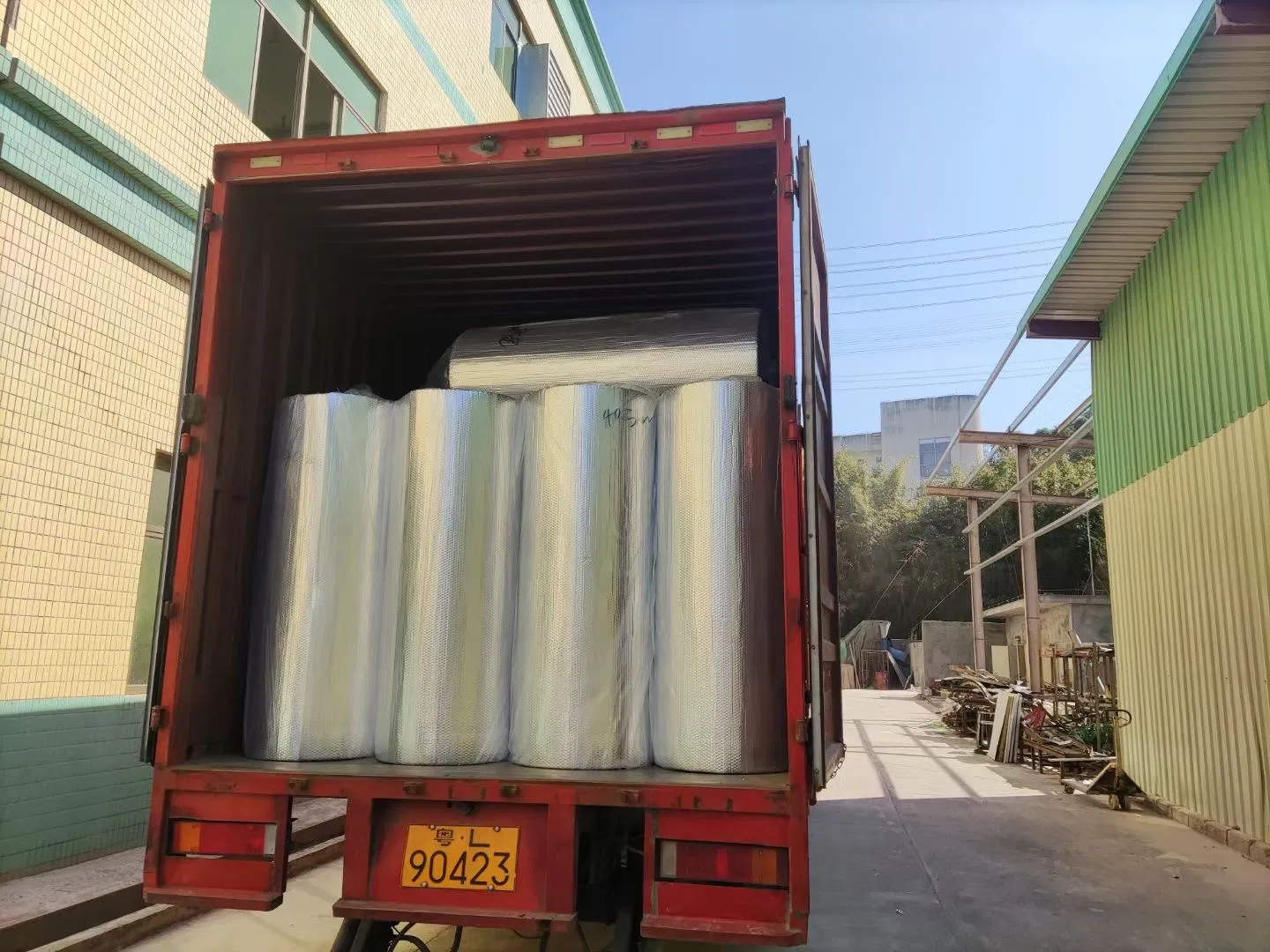 Radiant Barrier Building Roll Heat Resistant Double Sided Aluminum Foil Bubble Insulation Material