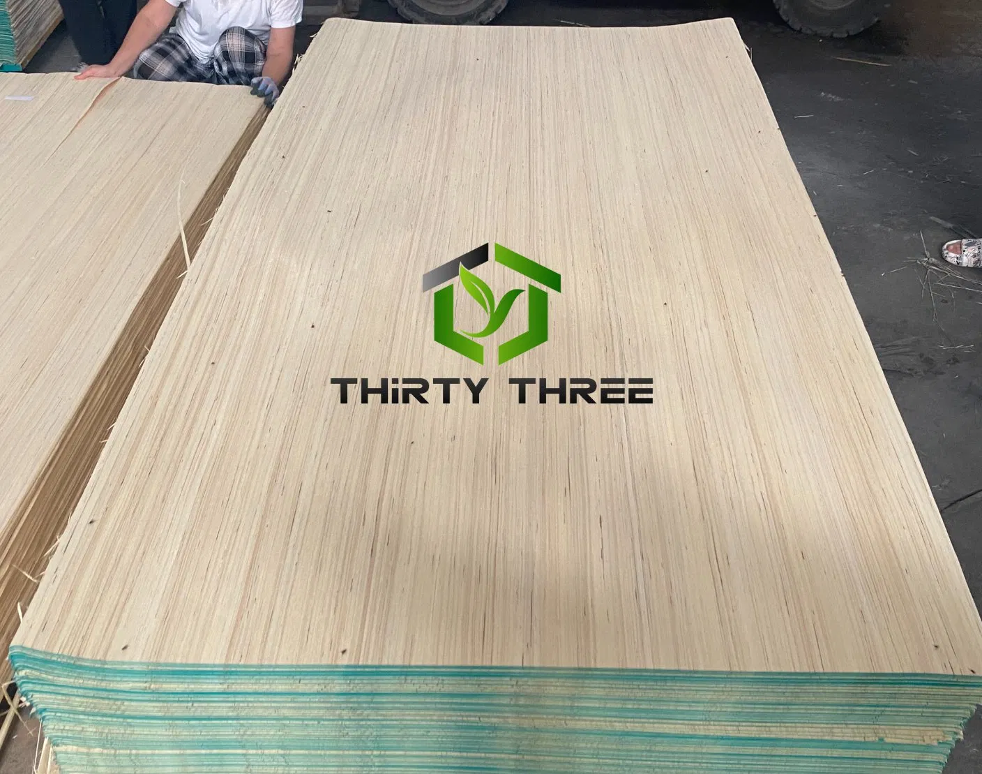 Grade a/B White 4*8FT 0.3mm Recon Poplar Veneer Can Use in Plywood/Faced Melamine Paper