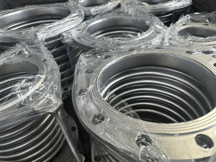 BS4504 Pn25 Flanged A105 CS Steel Bellow Expansion Joint