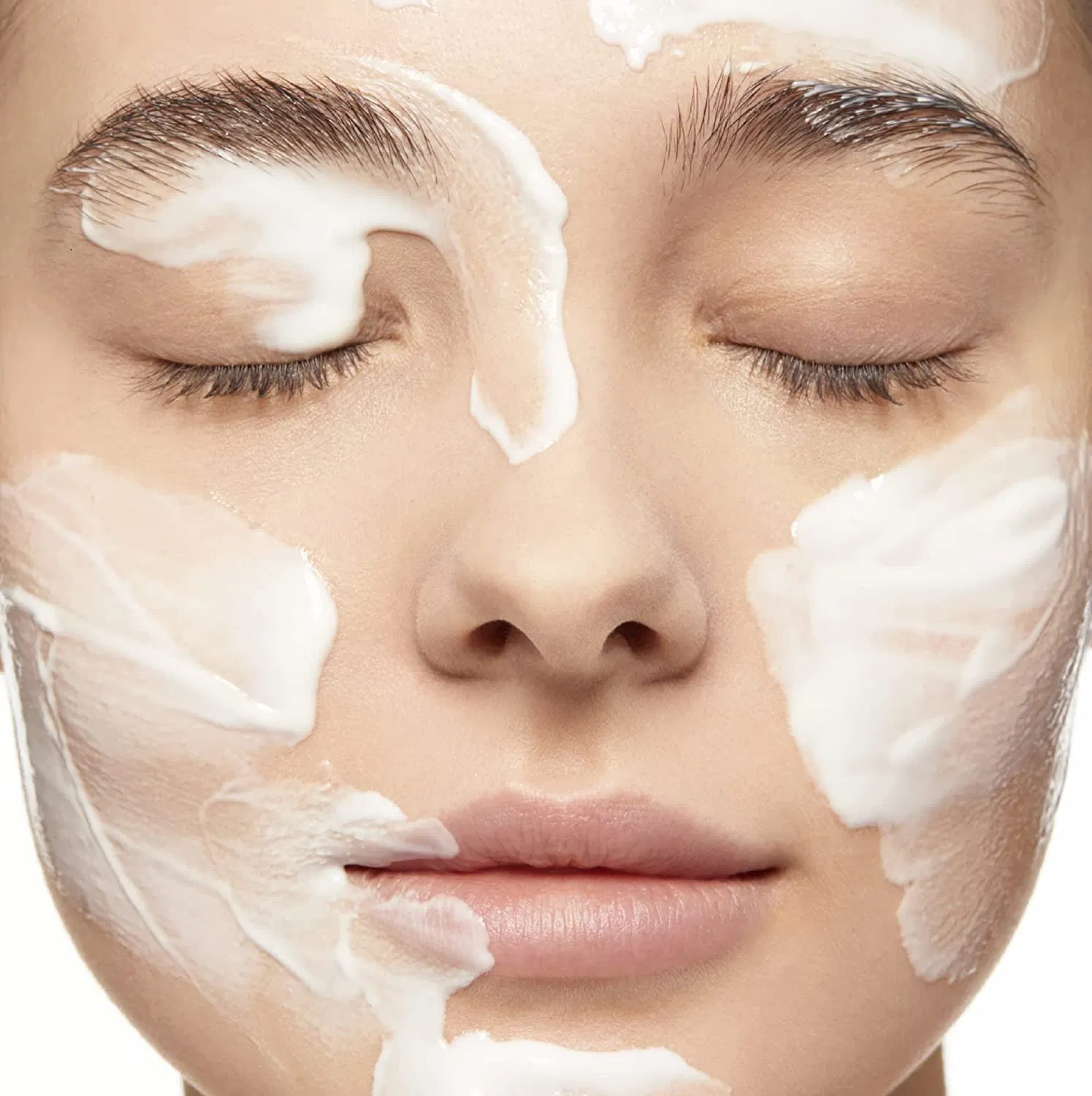 Gentle Revitalizing Cleanser for Hydrated and Radiant Skin