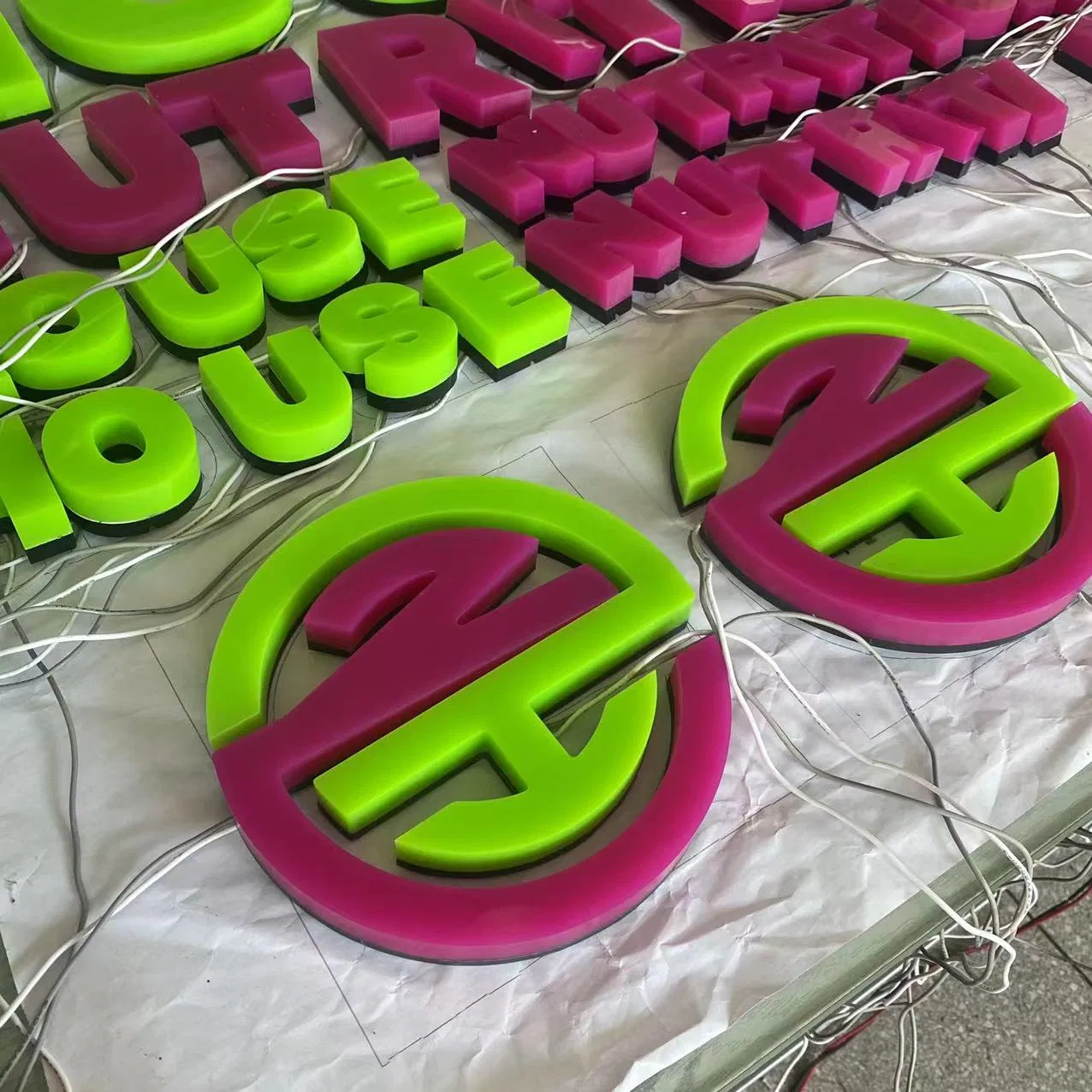 Erybaysign No MOQ Sign Manufacturer Acrylic Full LED Sign Eyecatching Signboard