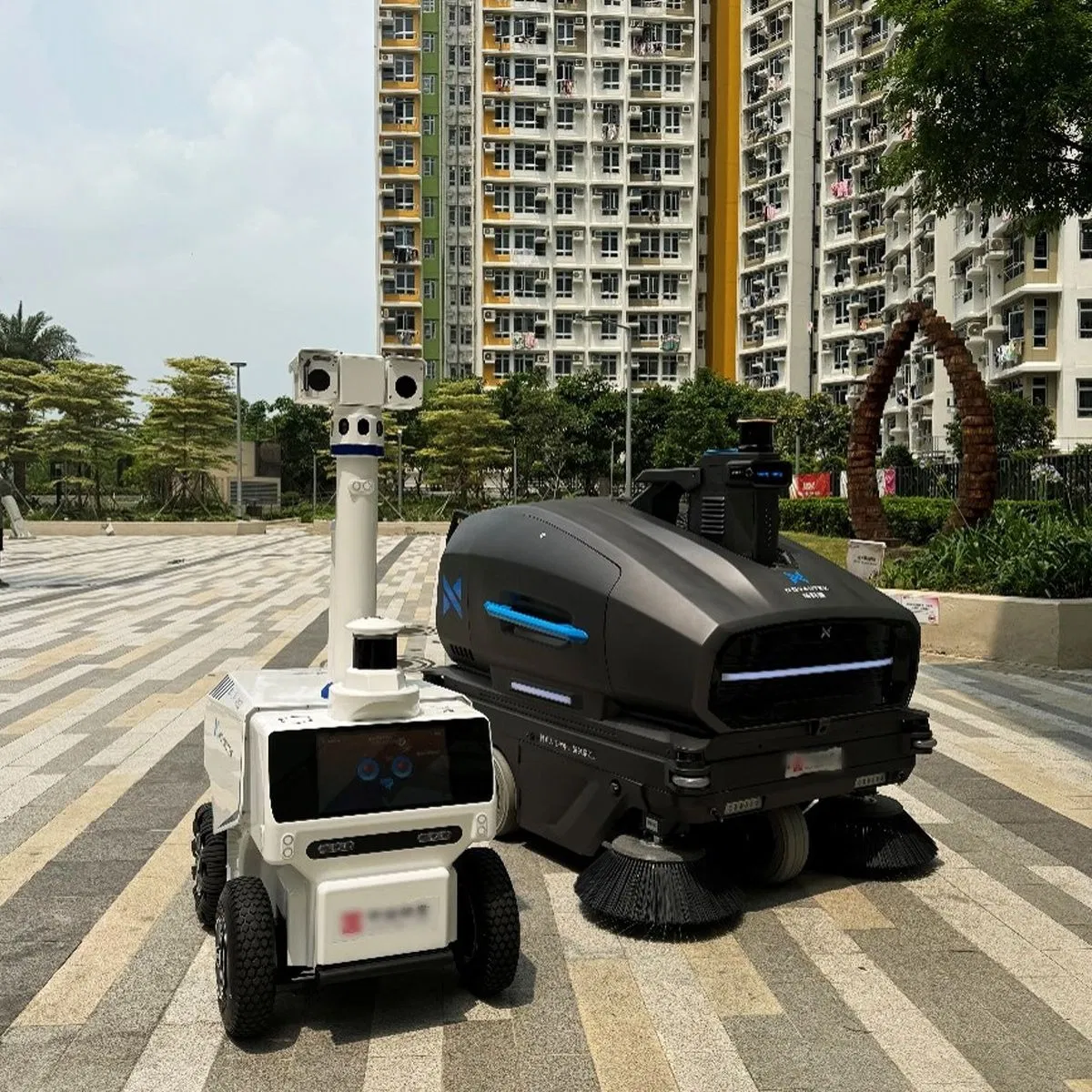 Intelligent Outdoor Security Patrol Service Robot Autonomous Navigation Robot