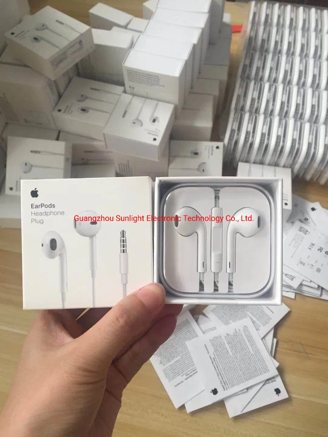 Оригинальные наушники с микрофоном для iPhone 6/6s