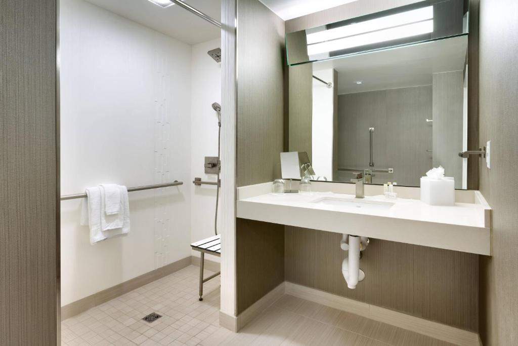 Courtyard by Marriott Hotel Guestroom Bathroom LED Mirror Lighted Mirror Hospitality Hotel Lighting Solutions