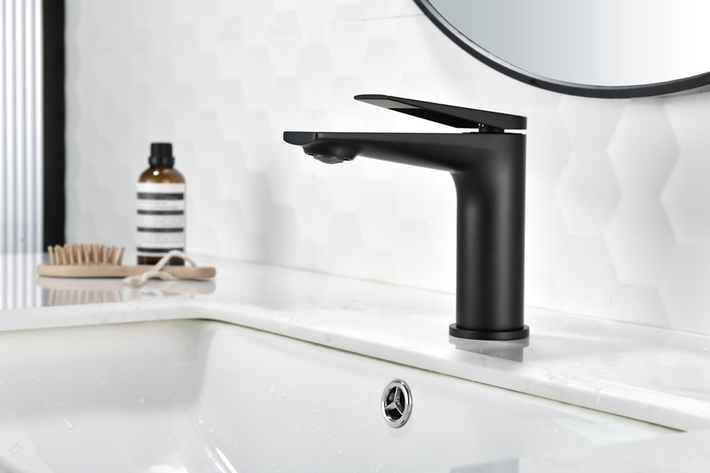 Bathrooms Deck Mounted H59 Brass Water Tap in Electrophoresis Matt Black