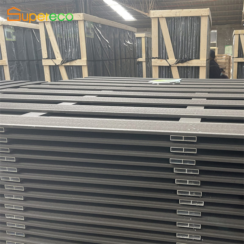 Wood Plastic Composite Fence Waterproof Wind Resistant Easy to Install