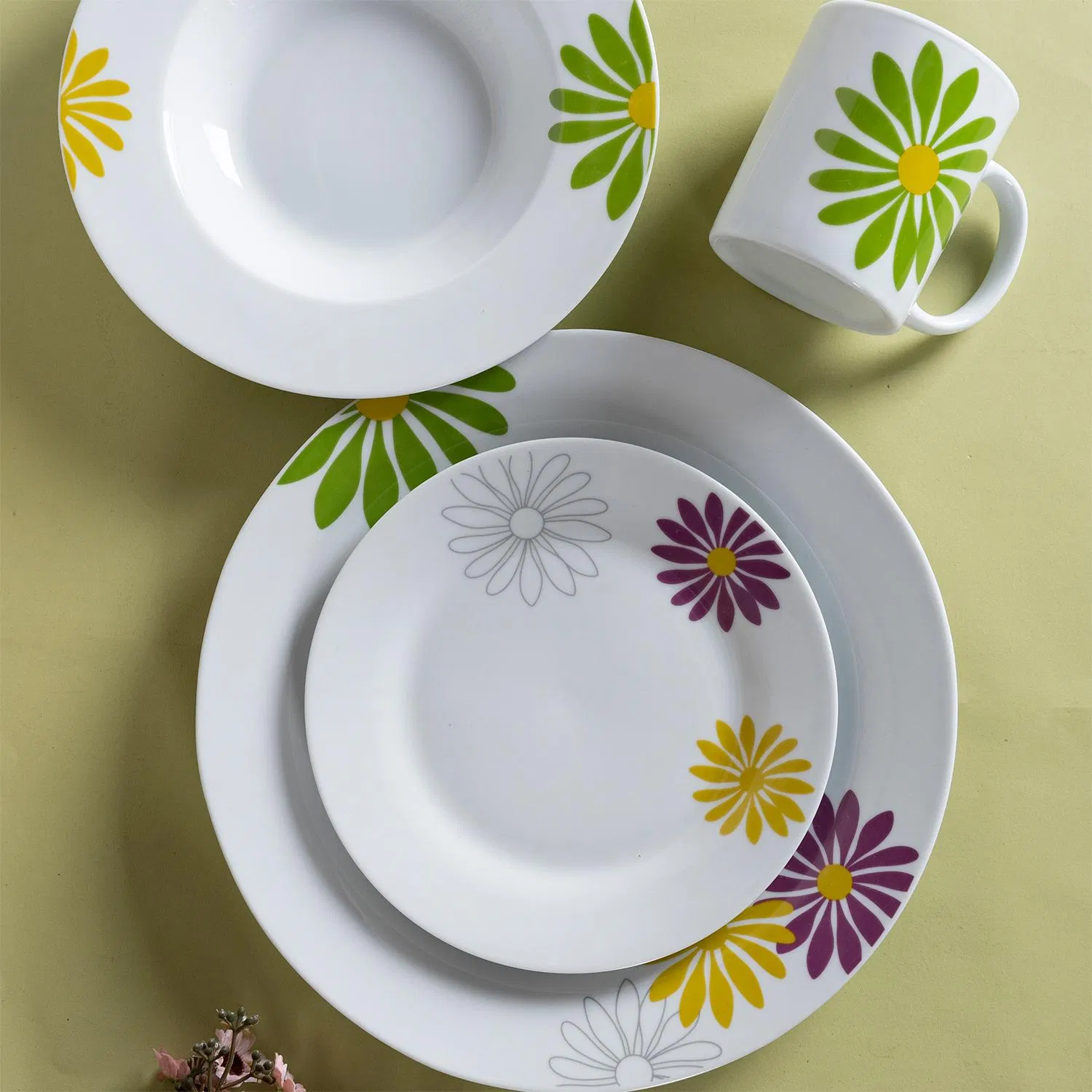 Exquisite Floral Patterned Ceramic Dinnerware for Upscale Dining