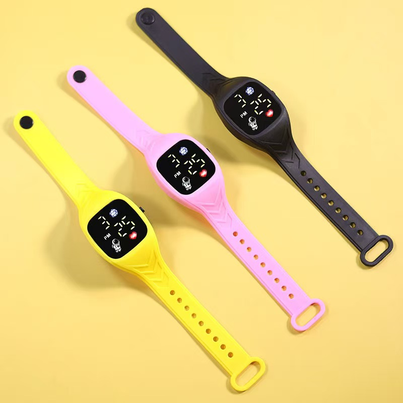 New Fashion Gift LED Watch Digital Student Watch Men Women Night Light Electronic Watch