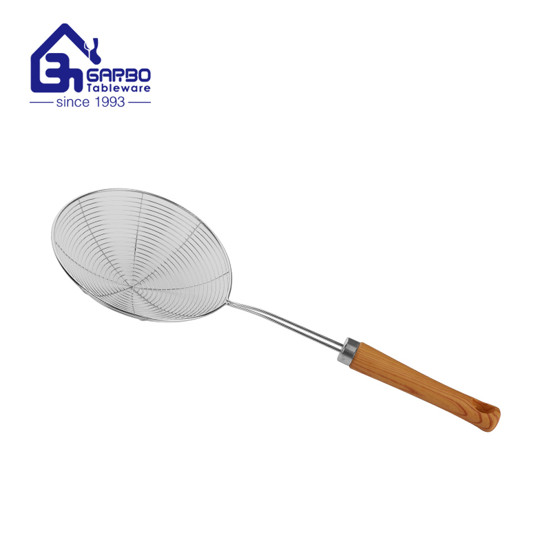Wholesale Various Size Stainless Steel Cooking Skimmer Wooden Handle Kitchen Strainer Skimmer
