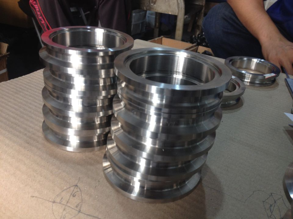 High Quality OEM Stainless Steel Driving Wheel Flange Alloy Wheel Spare Parts