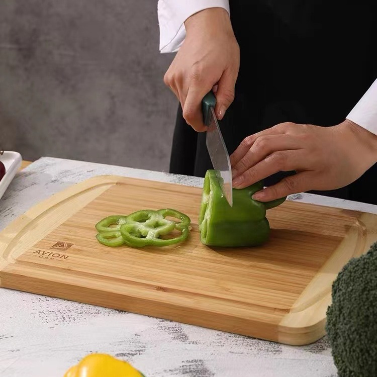 Stylish Two-Tone Bamboo Cutting Board for Culinary Enthusiasts