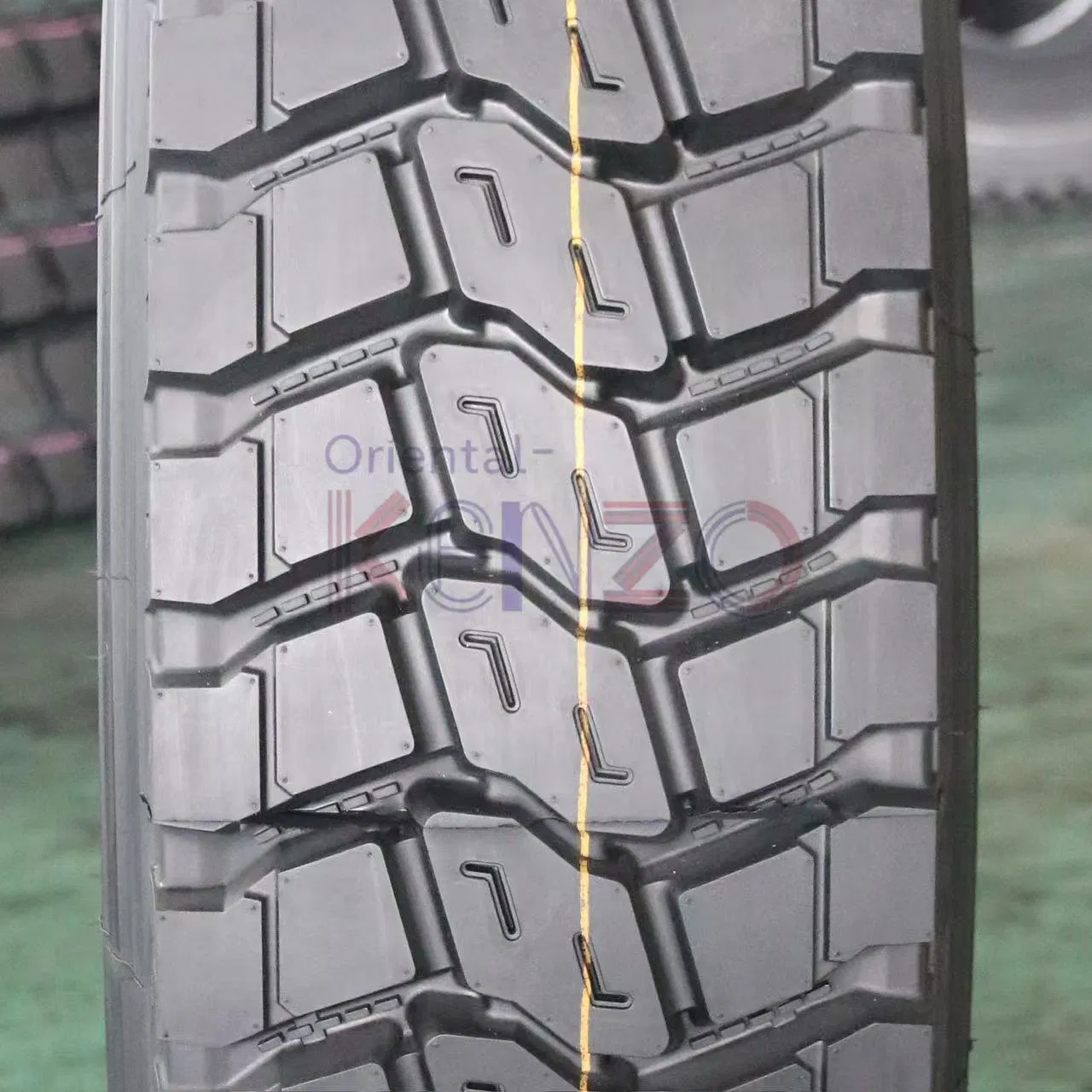 Шины грузовые радиальные всестальные 9.5R17.5 215/75R17.5 12R22.5