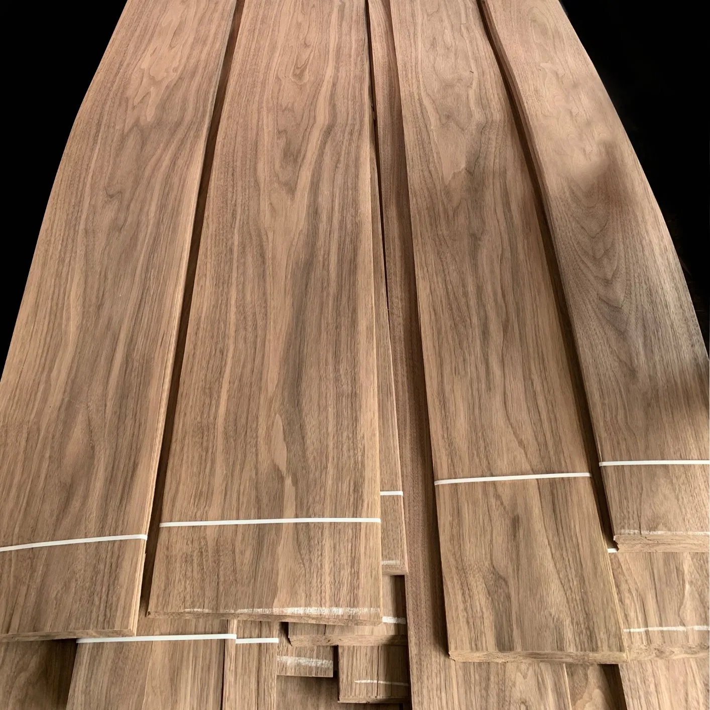Hot Selling Walnut Mountain Pattern Veneer 0.5mm for Indoor Decorative Wall Panels
