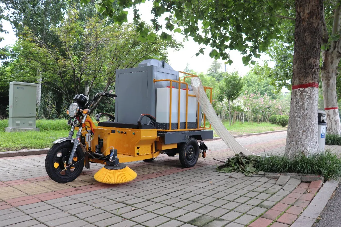 Small Tricycle Leaf Collector Oil-Electric Hybrid 500L Trash Capacity Leaf Suction Pick up Vehicle