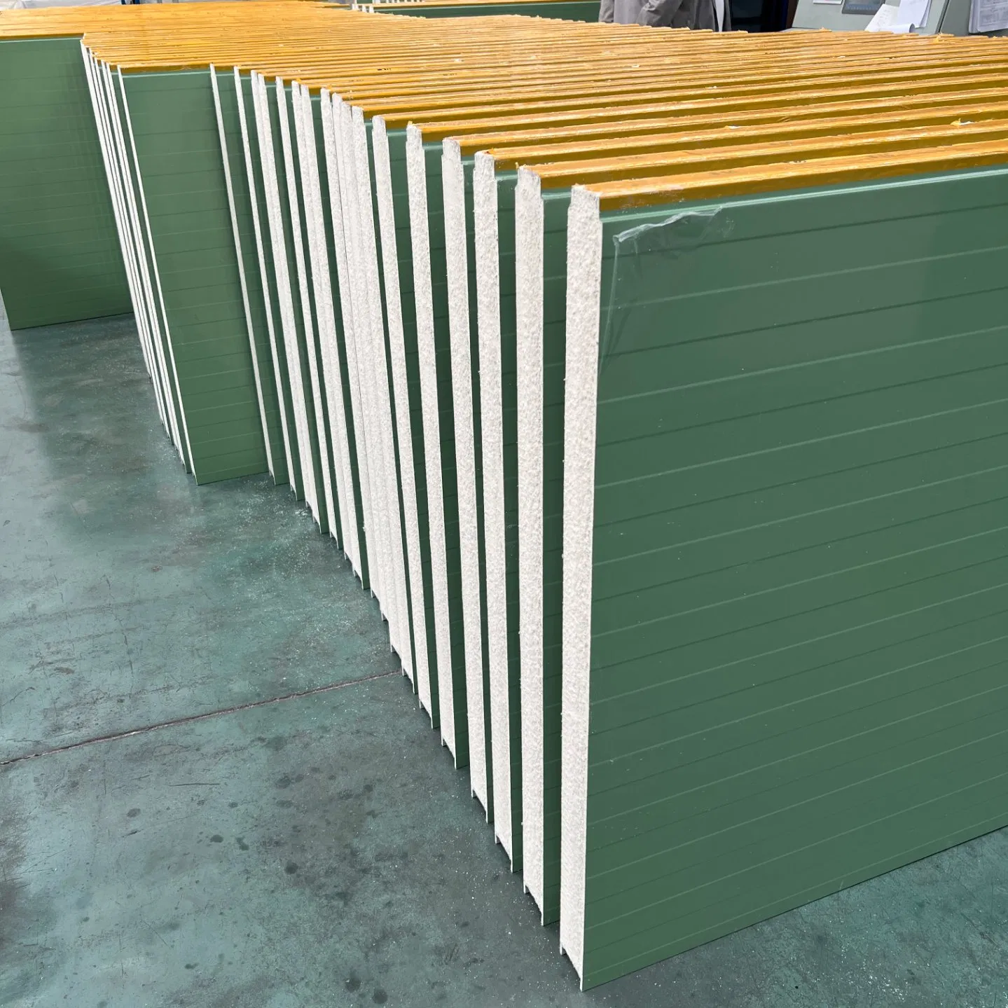 High Quality 30/40/50/75/100/120/150mm Wall and Roof EPS/Rockwool/PU/PIR Insulated Sandwich Panel
