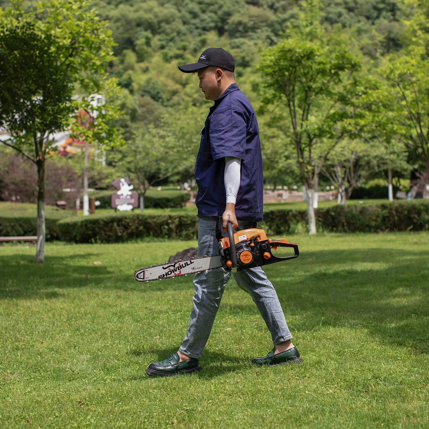 Outdoor Handheld Tool Pouring Cylinder Petrol Chain Saw