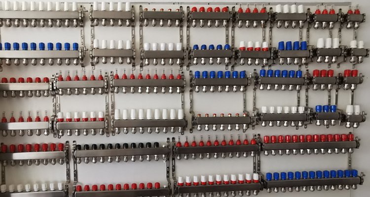 D&R Stainless Steel Underfloor Heating Manifold Kit Integrated Mixing Unit & Pump Group for Supply and Return Radiant Floor Systems