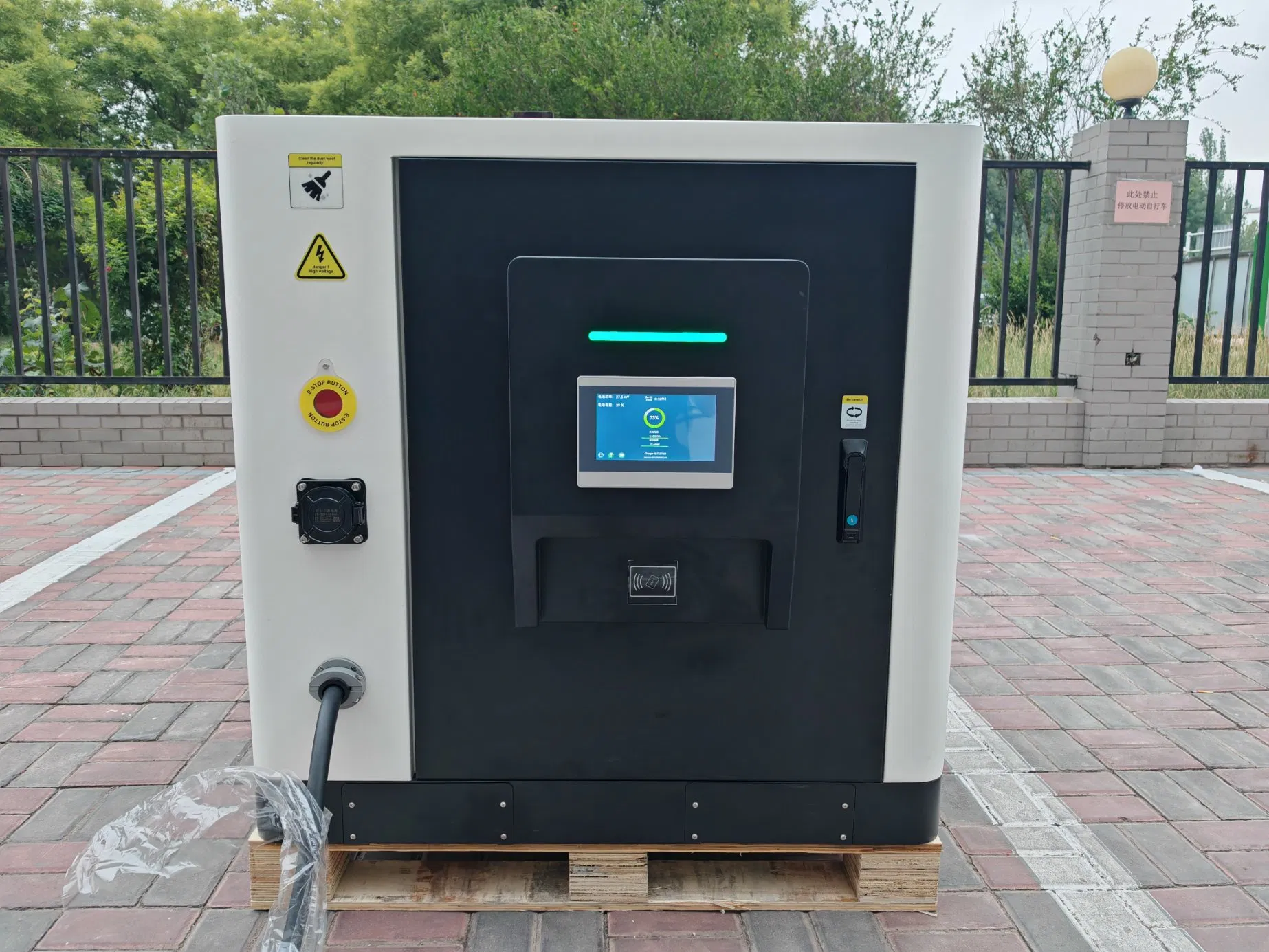 a Portable Energy Storage Charging Device with a Built-in Battery, Also Known as a Battery Charging Station.