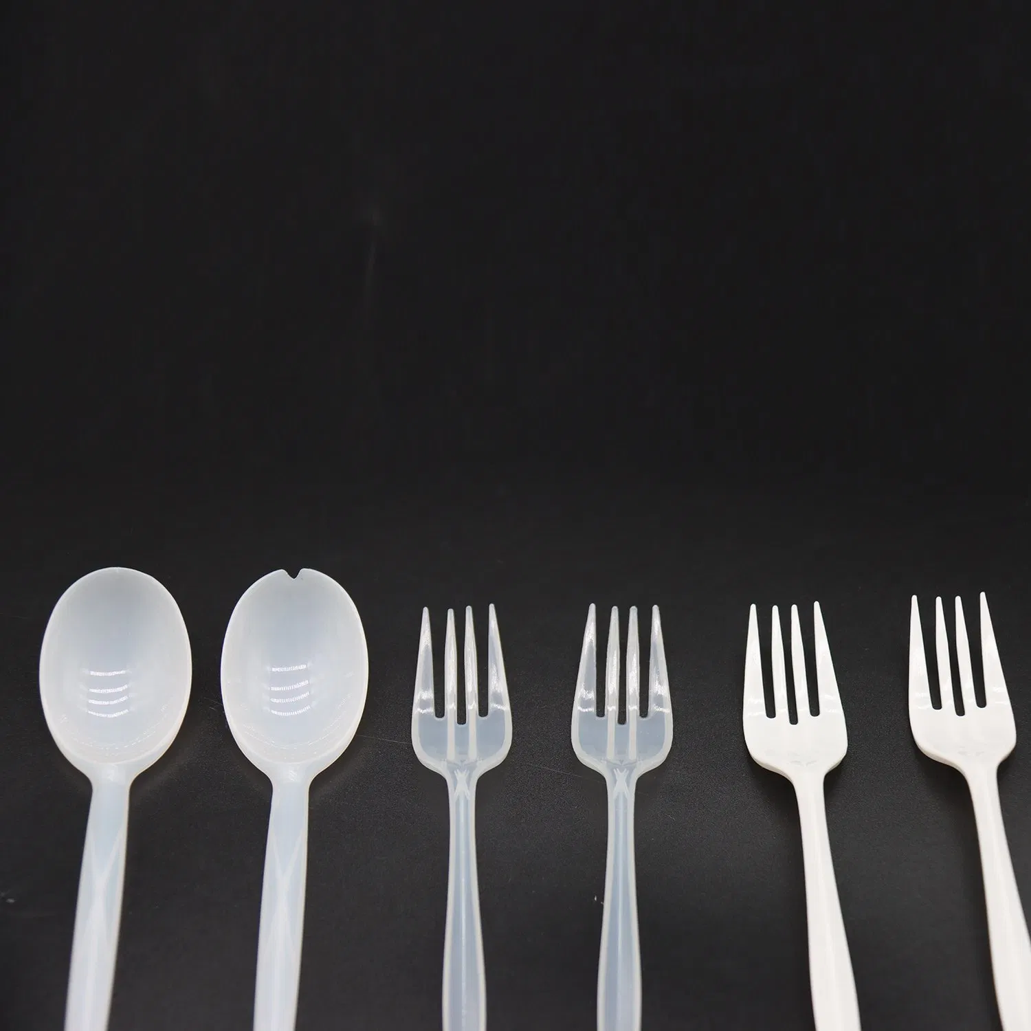 Bulk Pack of Durable Disposable PP Plastic Soup Spoons Biodegradable Cutlery for Parties and Gatherings