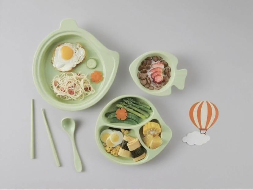 Reusable Children's Tableware Set Featuring Cute Chick Design