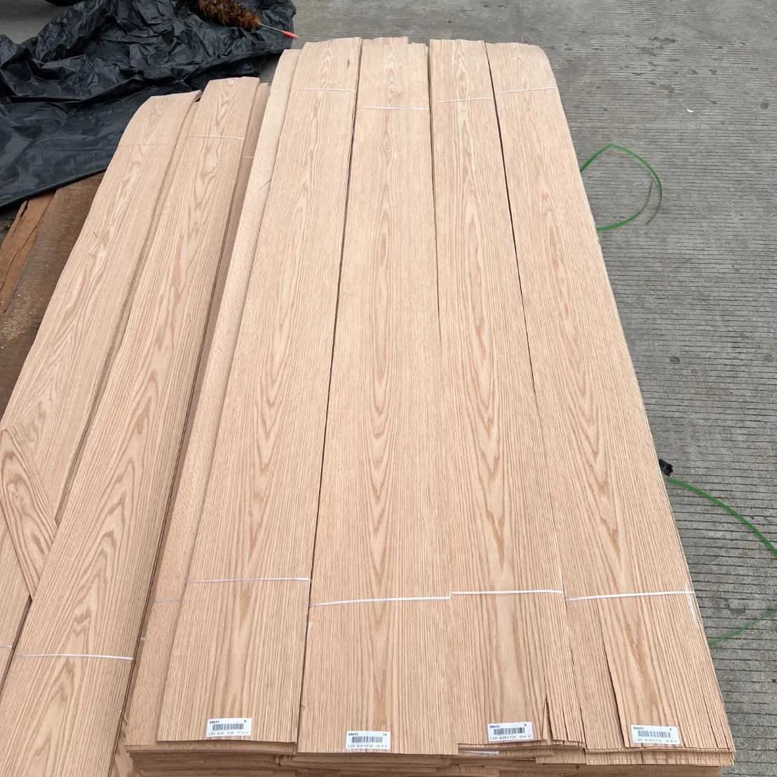 Premium Red Oak Veneer for Luxury Crafting and Furniture