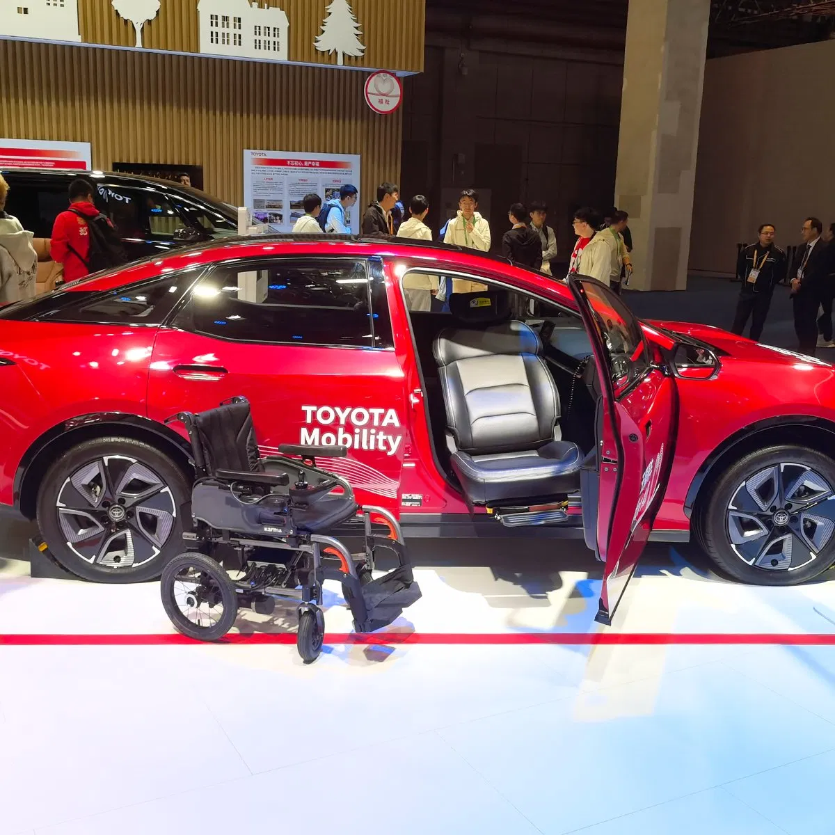 Электрическое сиденье с поворотом вправо для инвалидов и пожилых